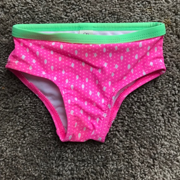 Little girls swimsuit - Picture 3 of 4